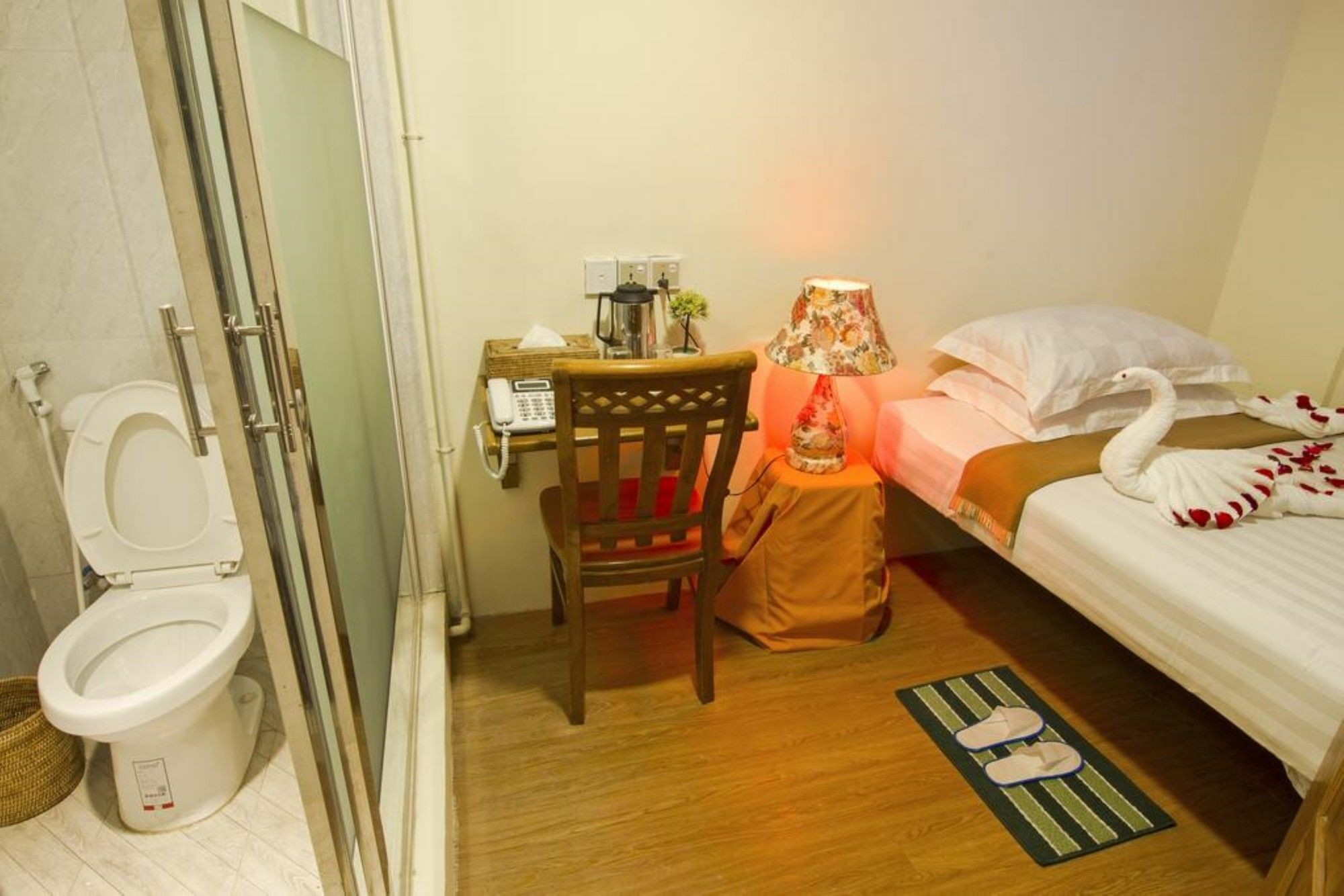 Shwe Htee Guest House ย่างกุ้ง ภายนอก รูปภาพ